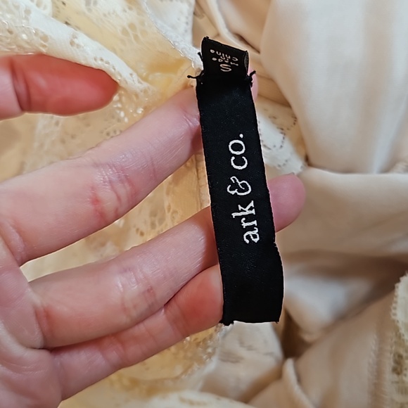 Lace dress - Picture 5 of 6